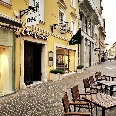 Ferienwohnung Himmelberg 80M2 In Der Altstadt Und Toll Fuer Familien Klagenfurt am Woerthersee ภายนอก รูปภาพ