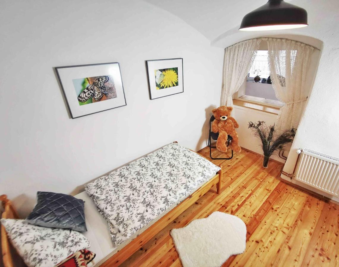 Ferienwohnung Himmelberg 80M2 In Der Altstadt Und Toll Fuer Familien Klagenfurt am Woerthersee ภายนอก รูปภาพ